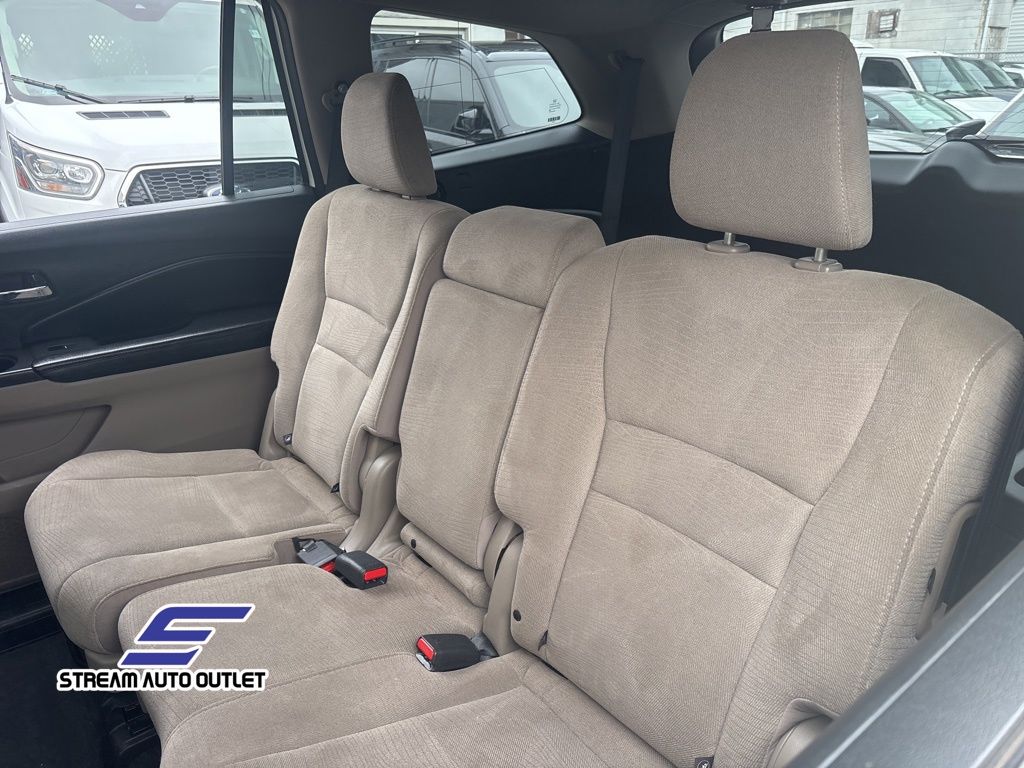 Vehicle image 11 of 33