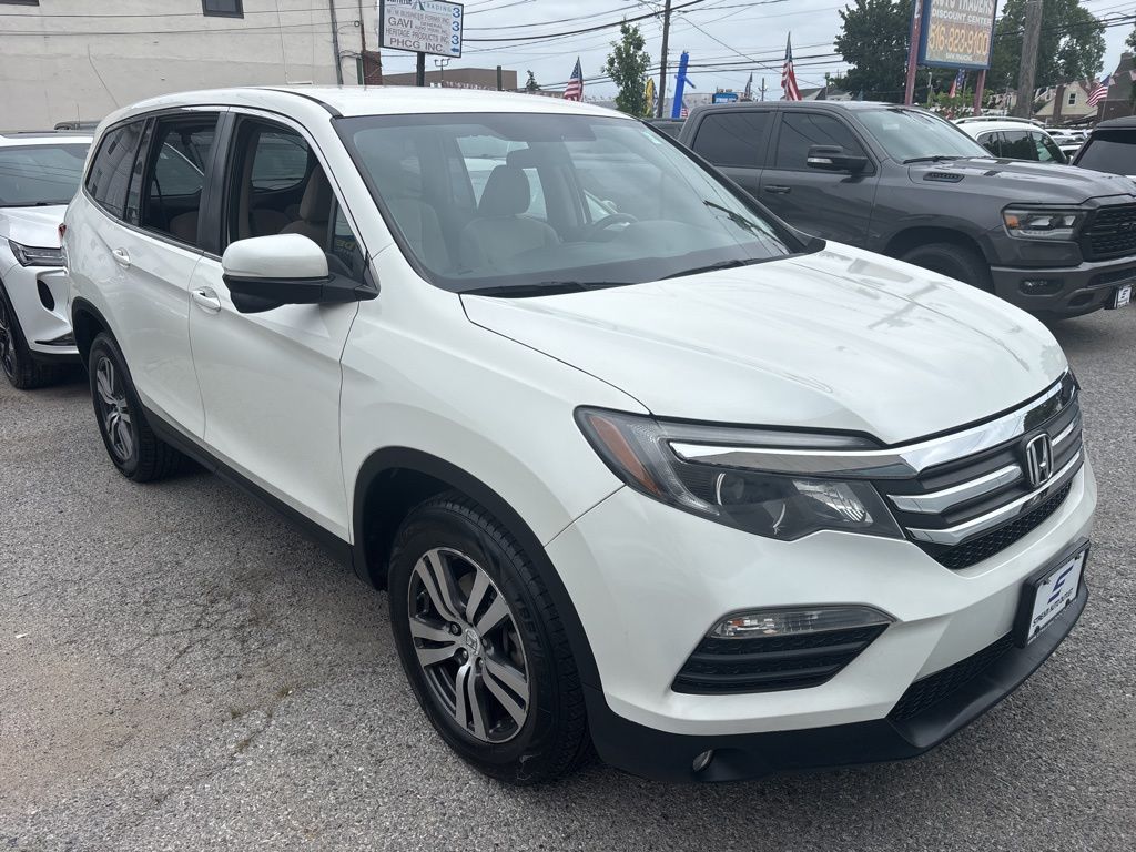 Vehicle image 3 of 33