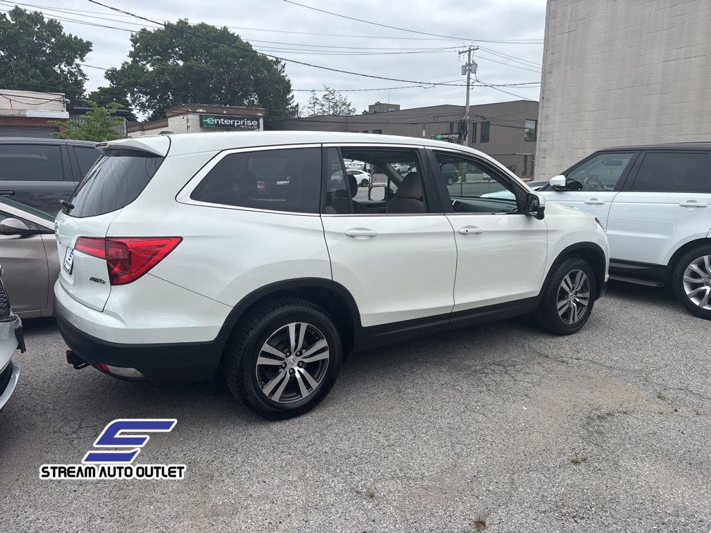 Vehicle image 5 of 33