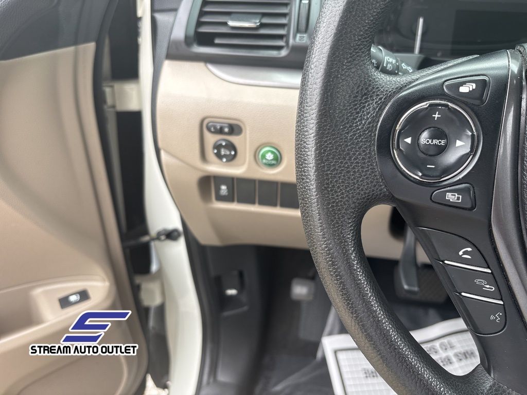 Vehicle image 31 of 33