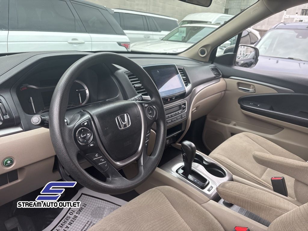 Vehicle image 14 of 33
