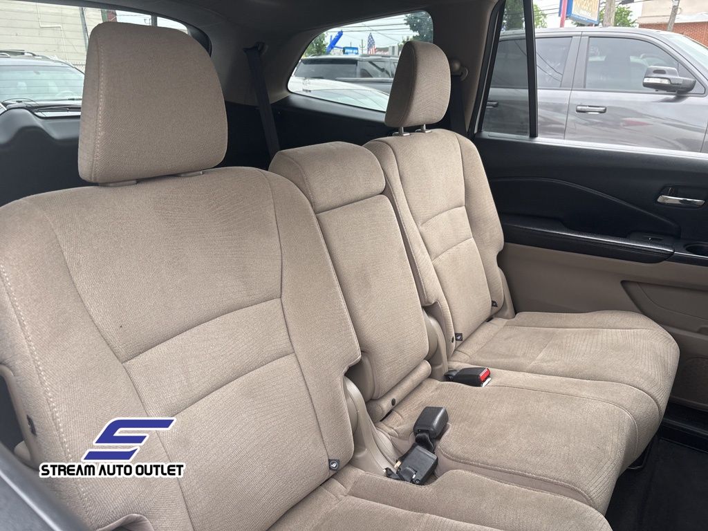 Vehicle image 8 of 33