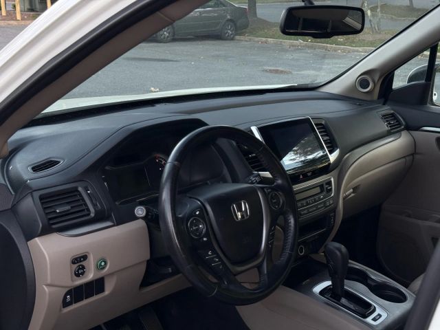 2016 Honda Pilot EX-L Image 18 of 38