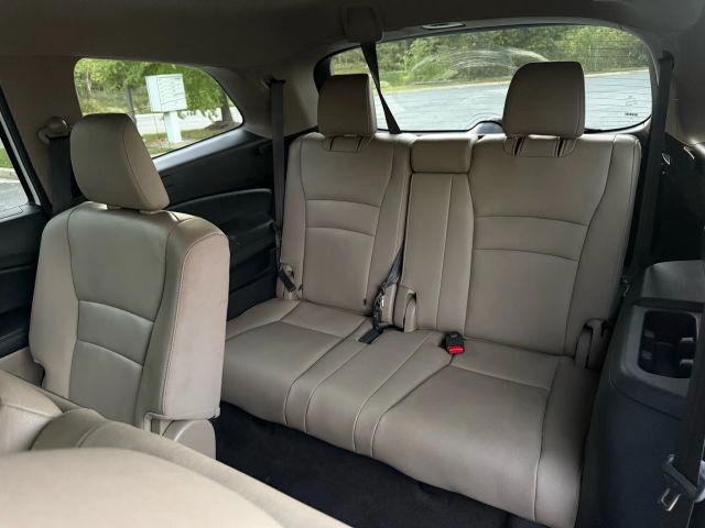 2016 Honda Pilot EX-L Image 12 of 38