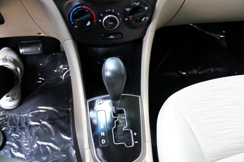 Vehicle image 25 of 27