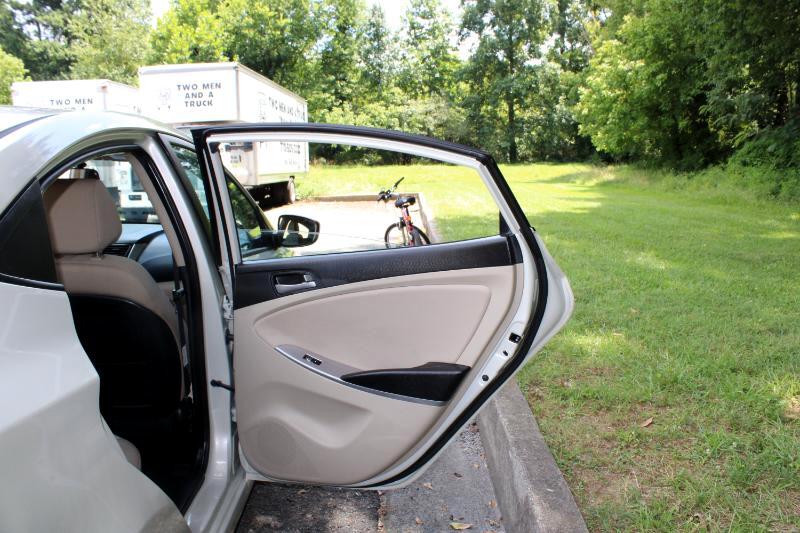 Vehicle image 22 of 27