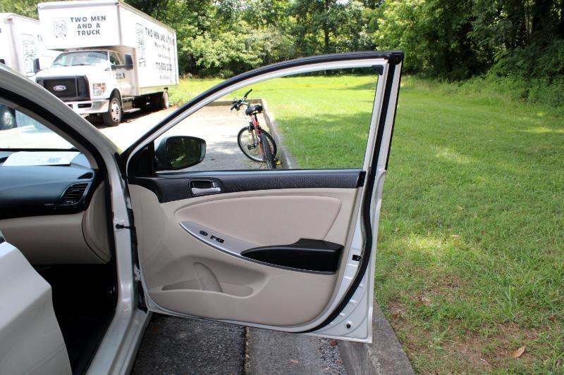 Vehicle image 20 of 27