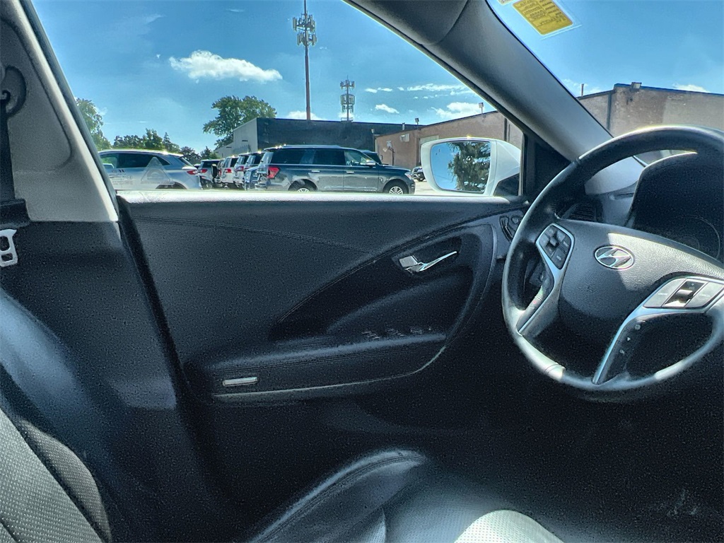 Vehicle image 23 of 31