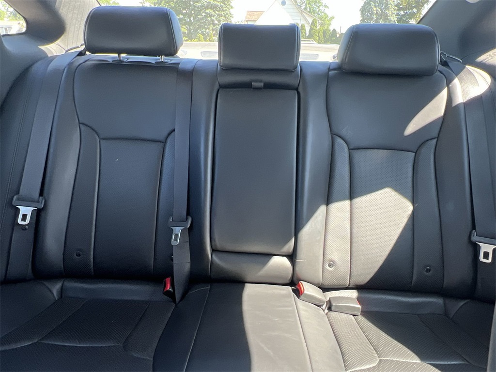 Vehicle image 17 of 31