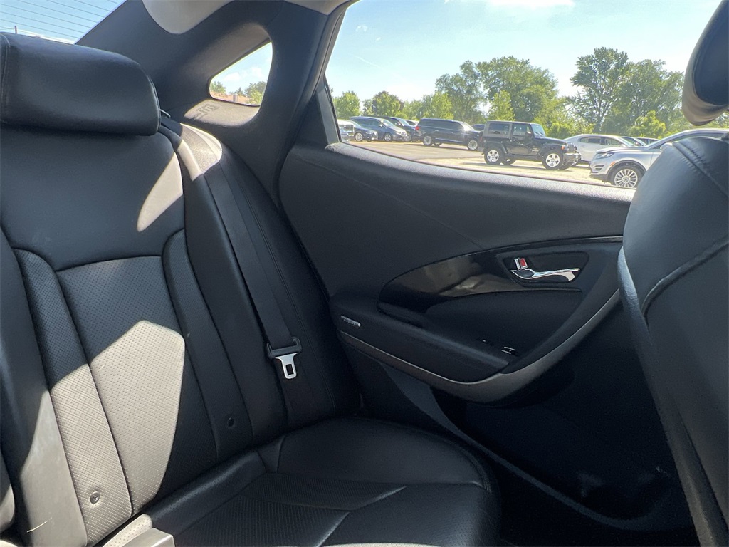 Vehicle image 16 of 31