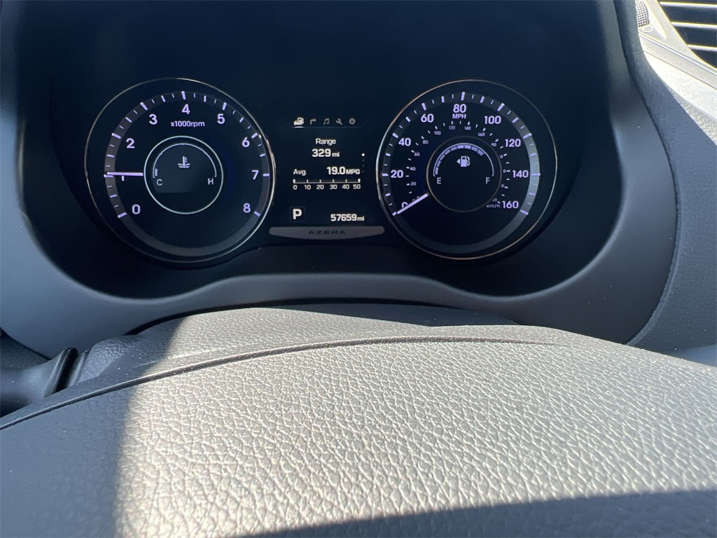 Vehicle image 25 of 31