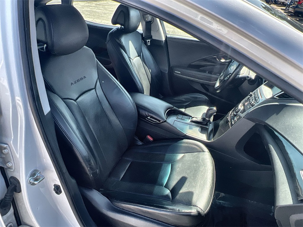 Vehicle image 14 of 31