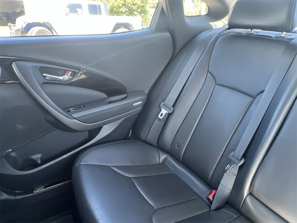 Vehicle image 15 of 31