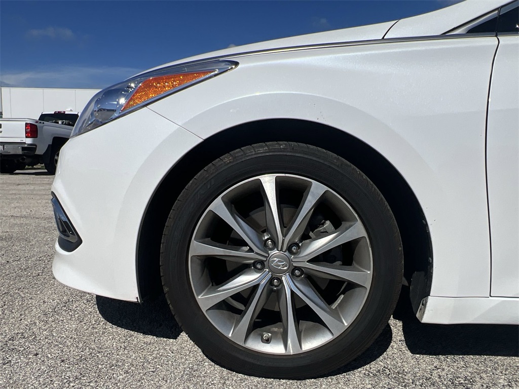 Vehicle image 11 of 31
