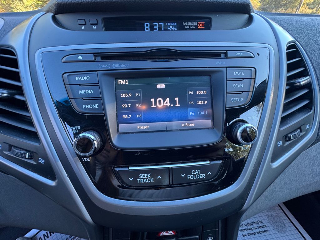 2016 Hyundai Elantra SE Image 19 of 30