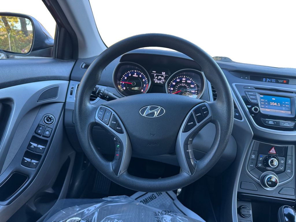 2016 Hyundai Elantra SE Image 16 of 30
