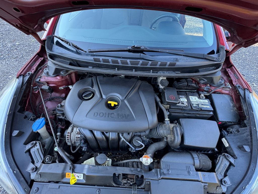2016 Hyundai Elantra SE Image 9 of 30
