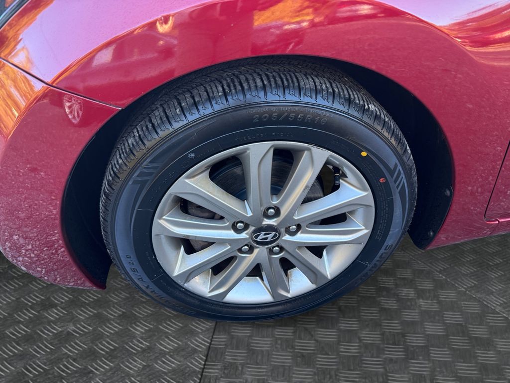 2016 Hyundai Elantra SE Image 10 of 30