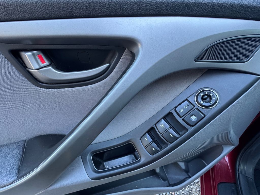 2016 Hyundai Elantra SE Image 23 of 30