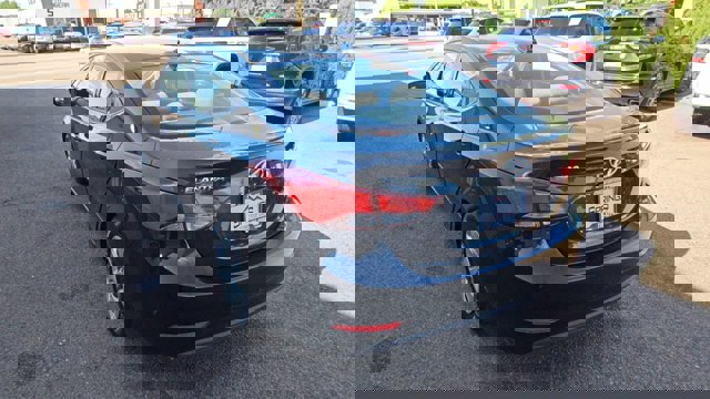 Vehicle image 8 of 20