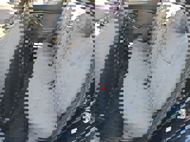Vehicle image 13 of 20