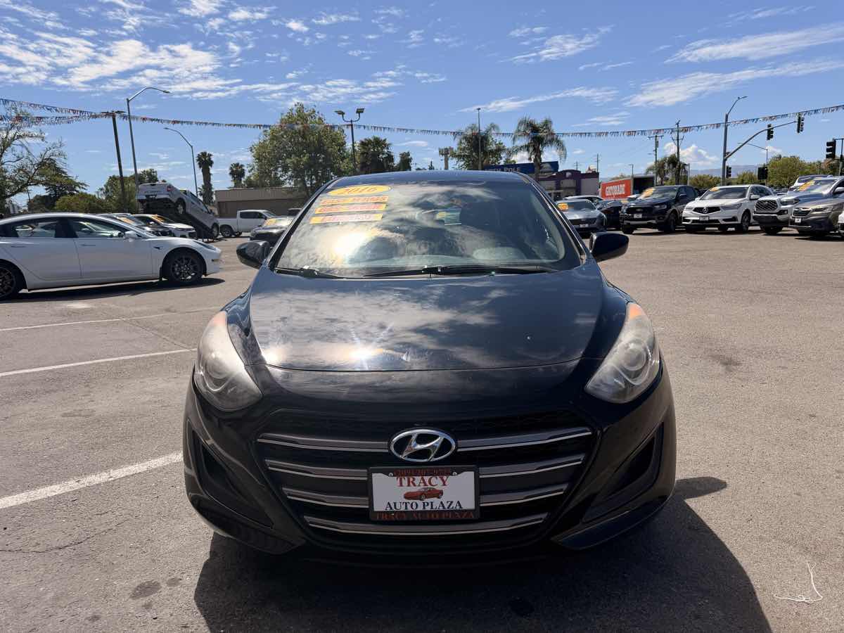 2016 Hyundai Elantra GT Base Image 3 of 19