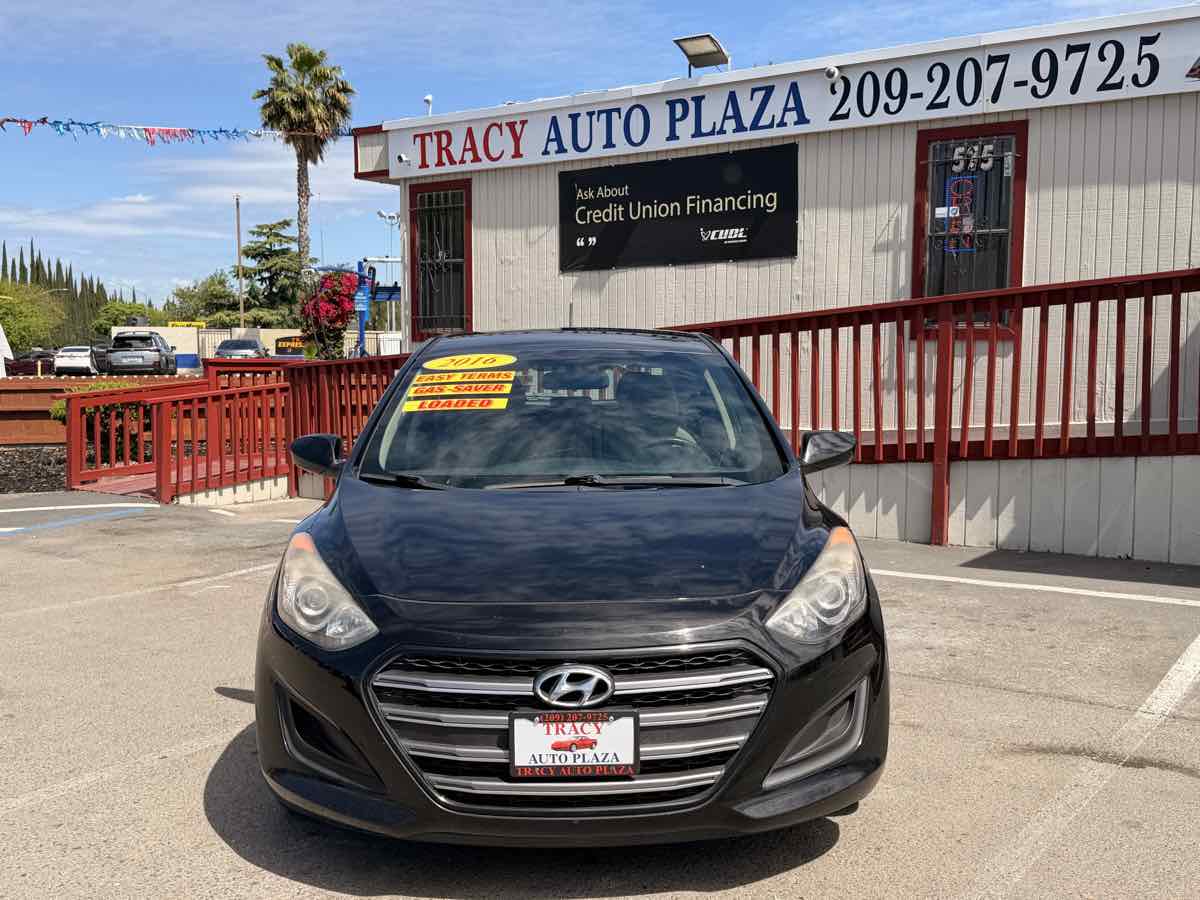 2016 Hyundai Elantra GT Base Image 2 of 19