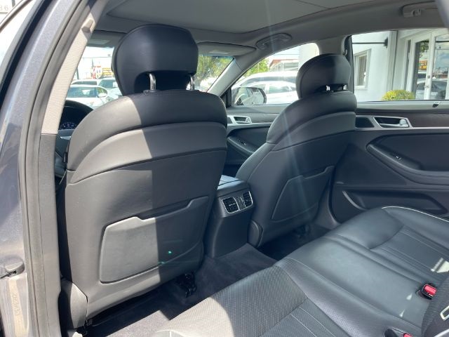 Vehicle image 16 of 33