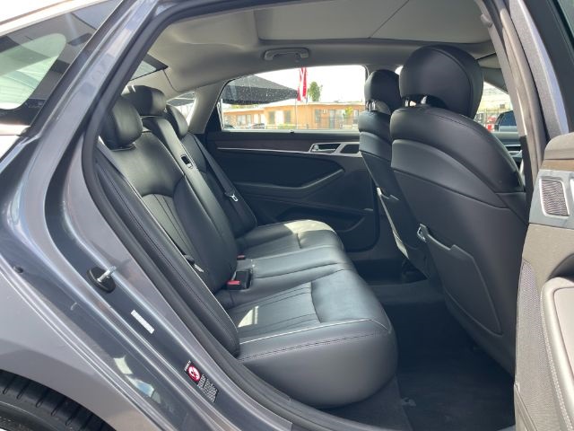 Vehicle image 21 of 33
