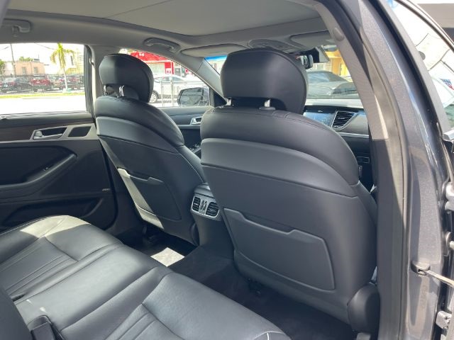 Vehicle image 20 of 33