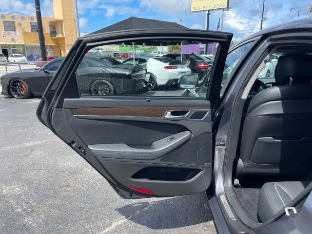 Vehicle image 15 of 33