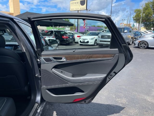Vehicle image 19 of 33