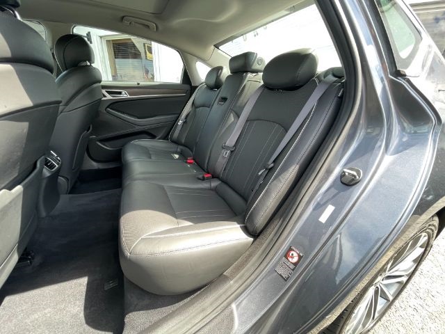 Vehicle image 18 of 33