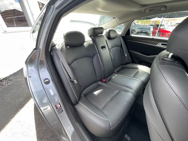Vehicle image 22 of 33