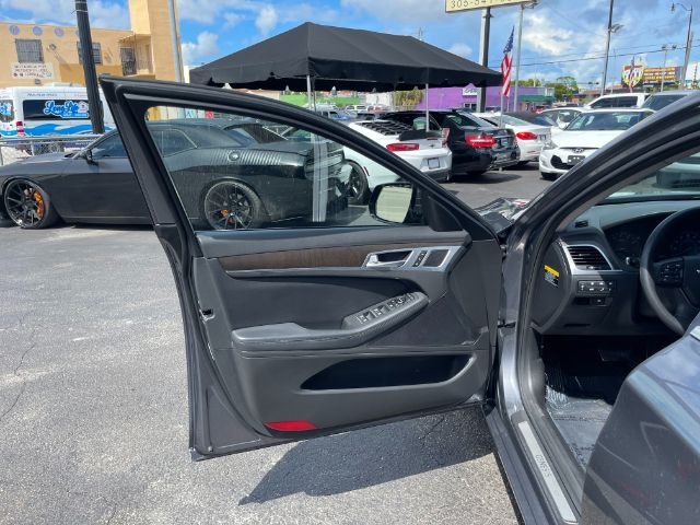 Vehicle image 11 of 33