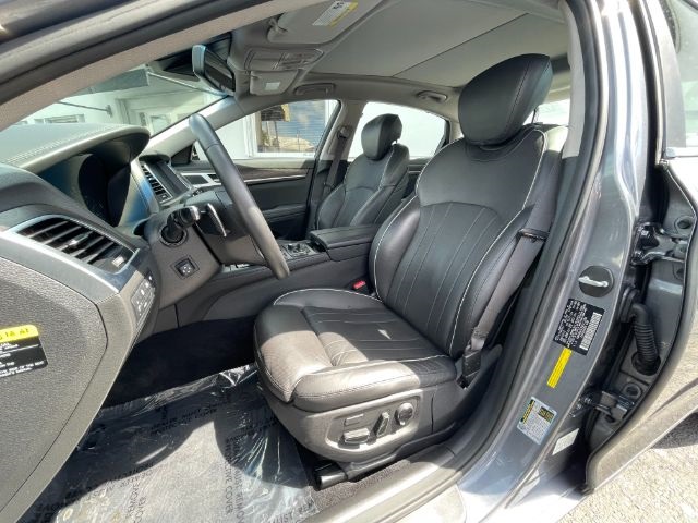 Vehicle image 14 of 33
