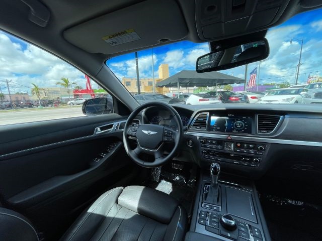 Vehicle image 28 of 33