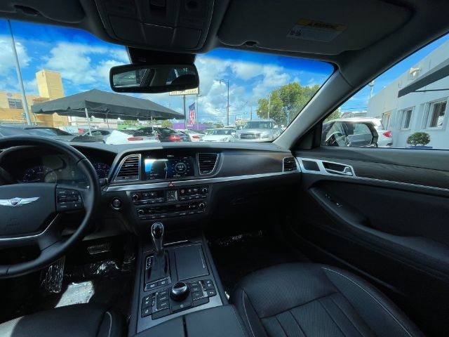 Vehicle image 29 of 33