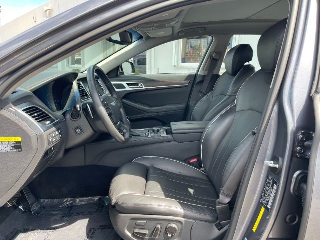 Vehicle image 13 of 33