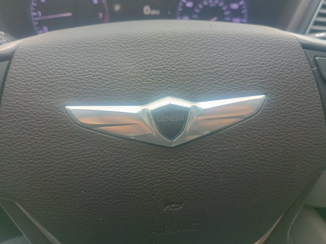 Vehicle image 33 of 35
