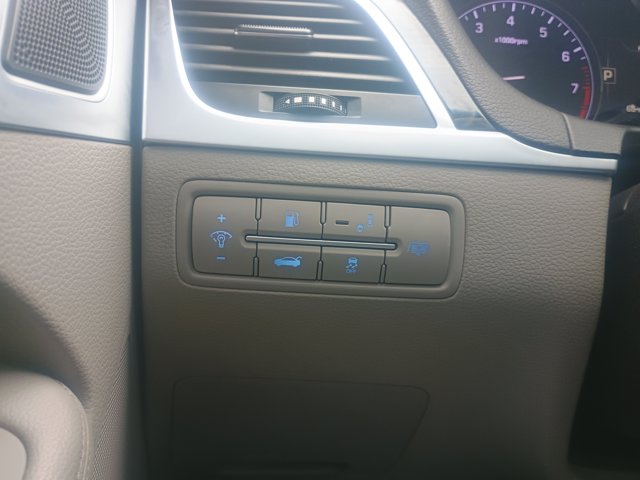Vehicle image 34 of 35