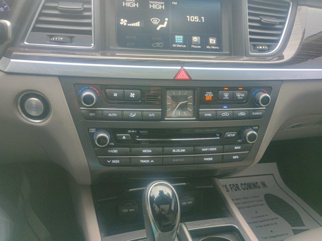 Vehicle image 20 of 35