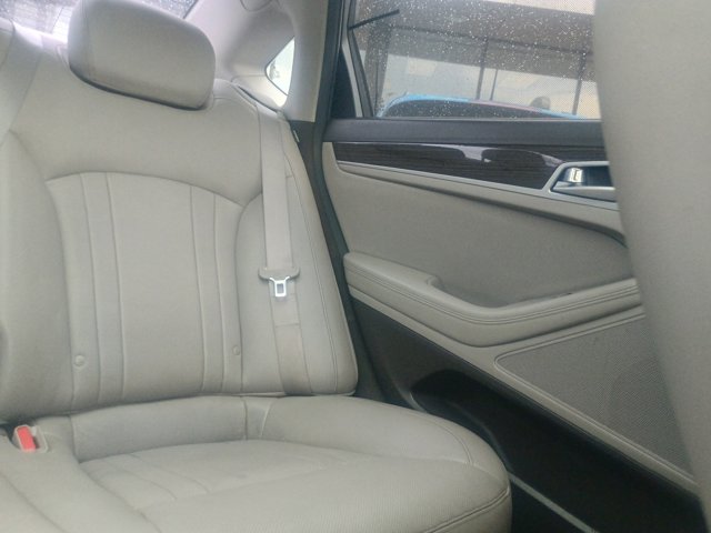 Vehicle image 9 of 35
