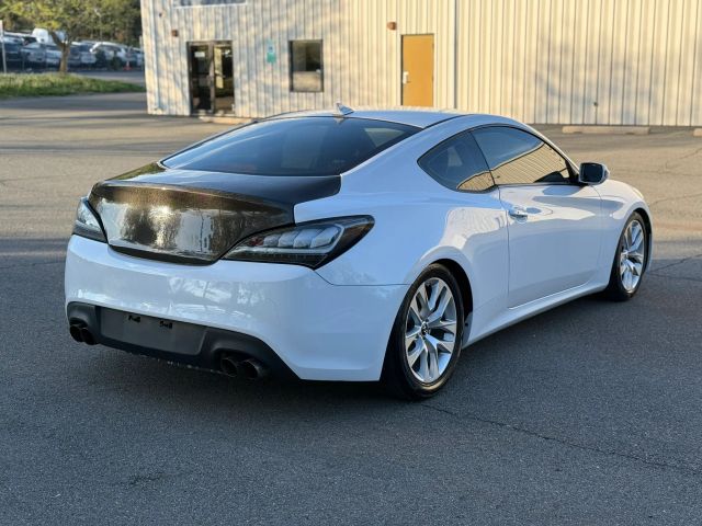 2016 Hyundai Genesis 3.8 Base Image 1 of 1