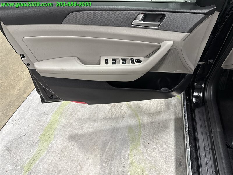 2016 Hyundai Sonata Hybrid SE Image 25 of 27