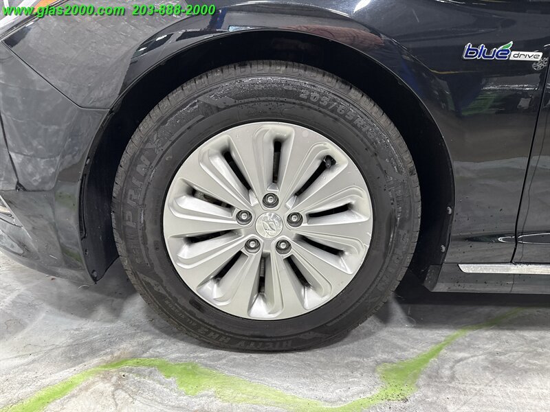 2016 Hyundai Sonata Hybrid SE Image 8 of 27