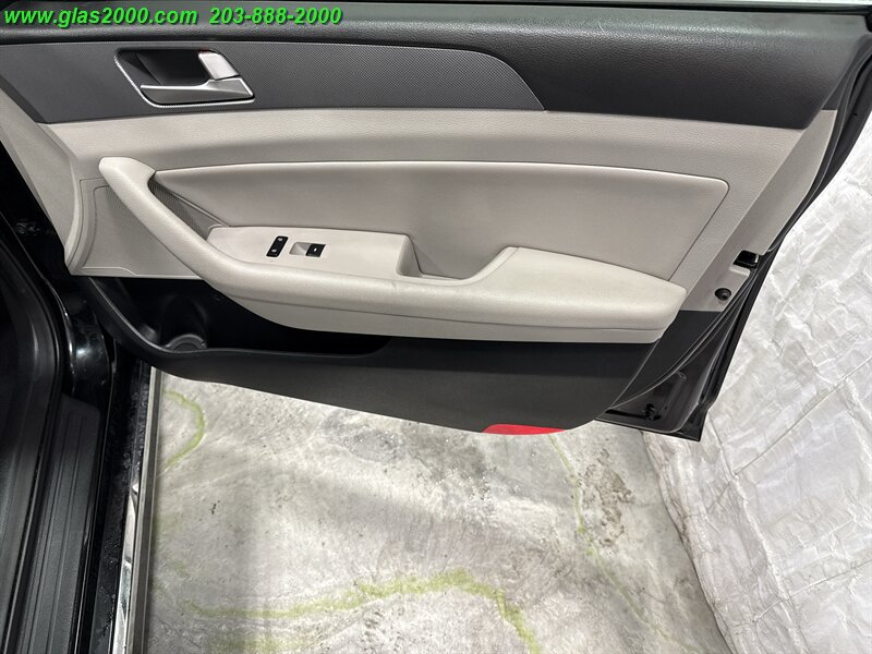 2016 Hyundai Sonata Hybrid SE Image 26 of 27