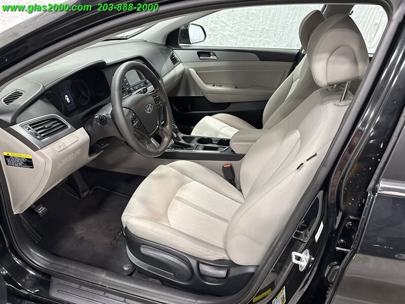 2016 Hyundai Sonata Hybrid SE Image 17 of 27