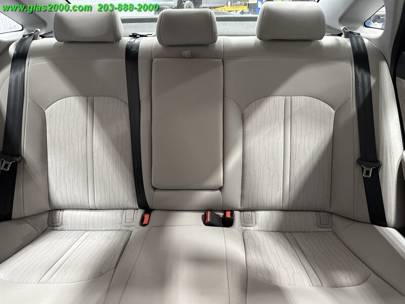 2016 Hyundai Sonata Hybrid SE Image 14 of 27