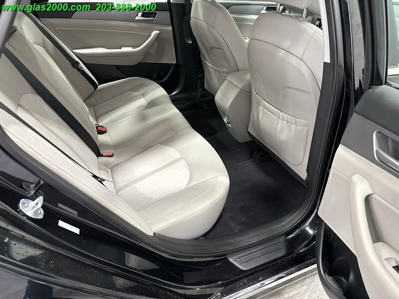 2016 Hyundai Sonata Hybrid SE Image 12 of 27